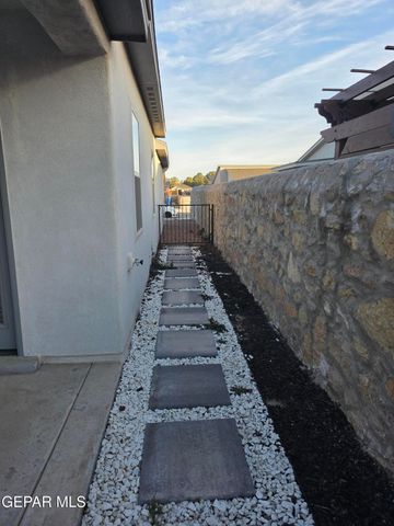 429 SOLEIL Road, Socorro, TX 79927