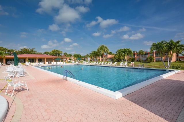 156 LAKE EVELYN Drive, West Palm Beach, FL 33411