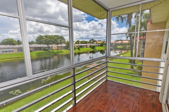 156 LAKE EVELYN Drive, West Palm Beach, FL 33411