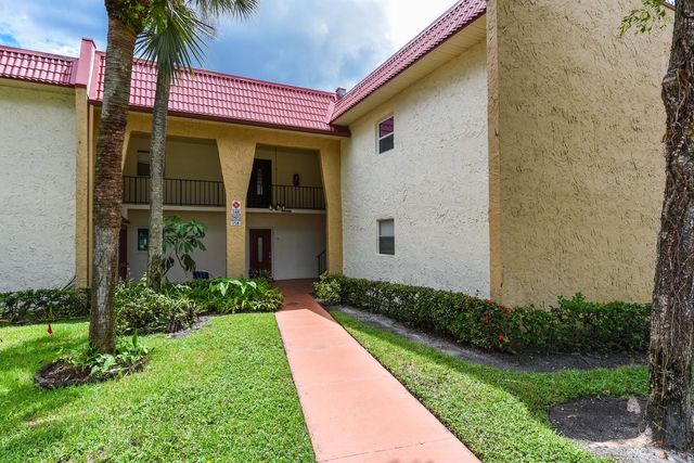 156 LAKE EVELYN Drive, West Palm Beach, FL 33411