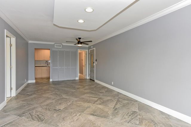 156 LAKE EVELYN Drive, West Palm Beach, FL 33411
