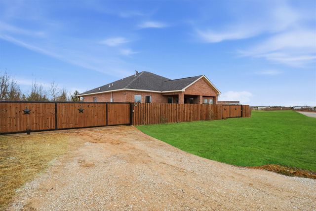 2060 Road 5704, Cleveland, TX 77327