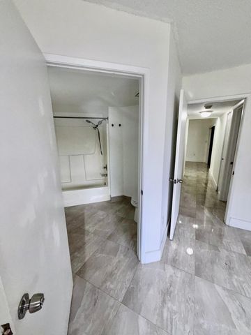 9405 Fontainebleau Boulevard 109, Miami, FL 33172