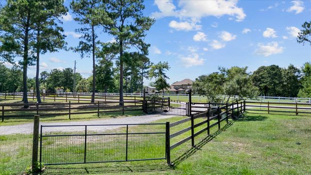 9698 Pioneer Trace, Conroe, TX 77303