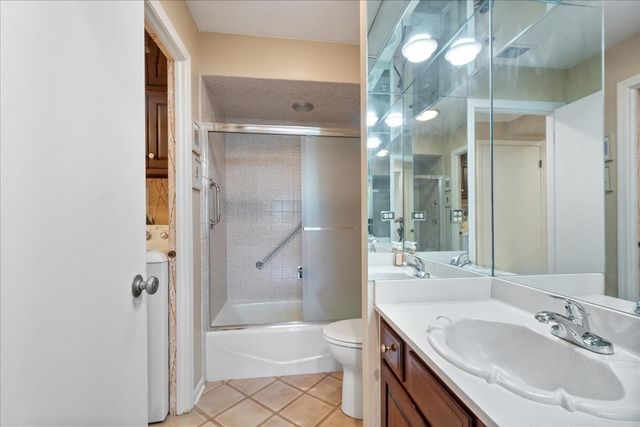 6400 N Cicero Avenue 410, Lincolnwood, IL 60712