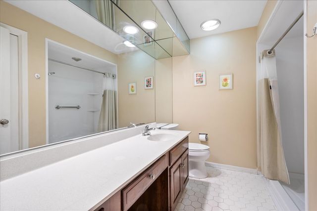 6400 N Cicero Avenue 410, Lincolnwood, IL 60712