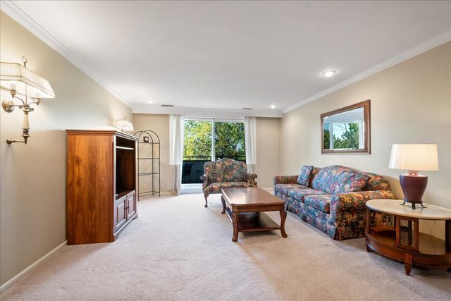 6400 N Cicero Avenue 410, Lincolnwood, IL 60712