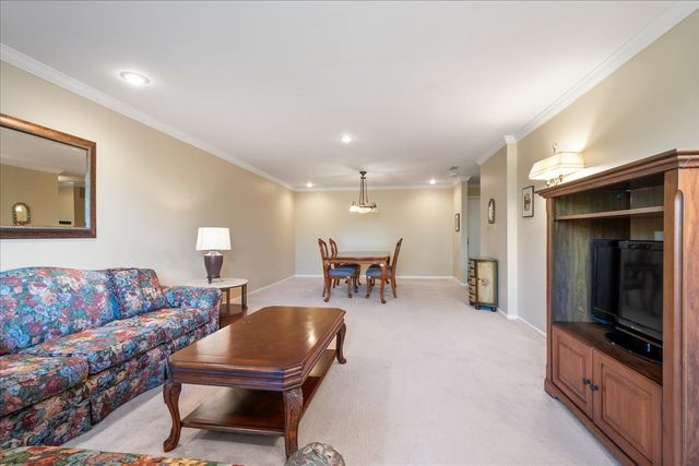 6400 N Cicero Avenue 410, Lincolnwood, IL 60712