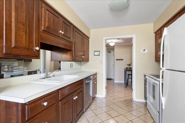 6400 N Cicero Avenue 410, Lincolnwood, IL 60712