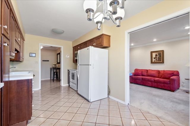 6400 N Cicero Avenue 410, Lincolnwood, IL 60712