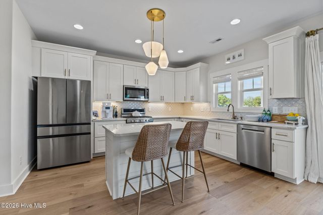 217 Coastline Circle, Swansboro, NC 28584