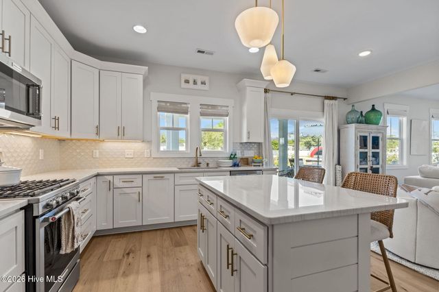 217 Coastline Circle, Swansboro, NC 28584