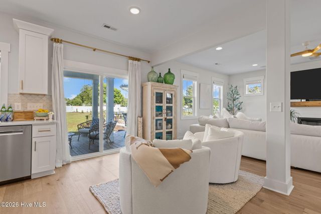 217 Coastline Circle, Swansboro, NC 28584