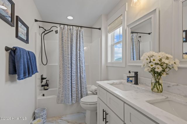 217 Coastline Circle, Swansboro, NC 28584