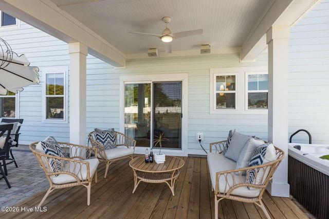 217 Coastline Circle, Swansboro, NC 28584