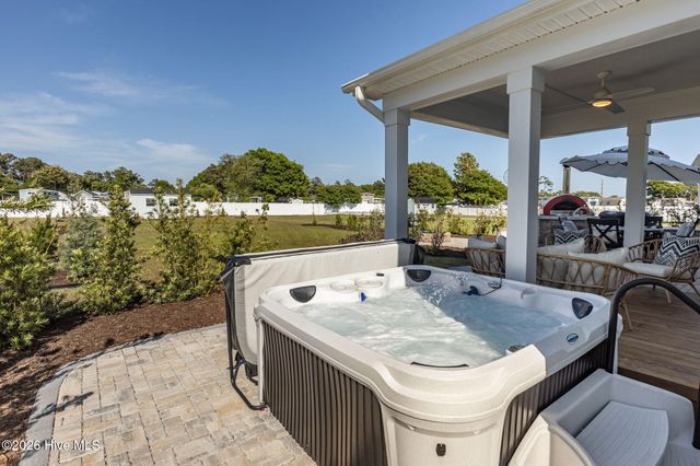 217 Coastline Circle, Swansboro, NC 28584