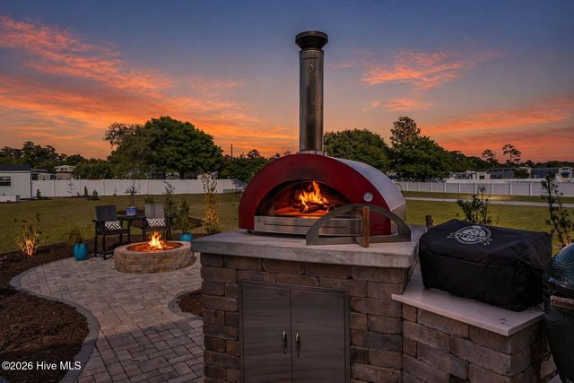 217 Coastline Circle, Swansboro, NC 28584