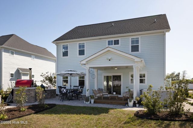 217 Coastline Circle, Swansboro, NC 28584