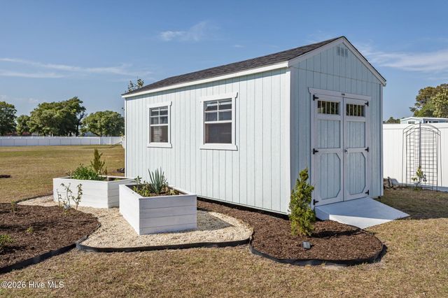 217 Coastline Circle, Swansboro, NC 28584