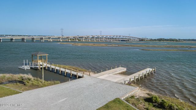 217 Coastline Circle, Swansboro, NC 28584