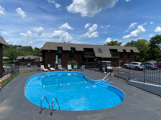 130 Wilshire Drive 34, Hollister, MO 65672