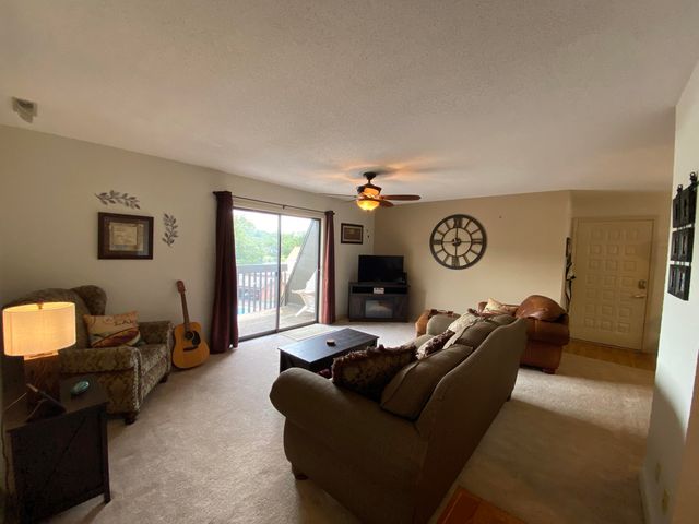 130 Wilshire Drive 34, Hollister, MO 65672