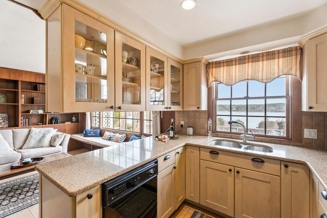 94 Weaver Lane, Tisbury, MA 02568