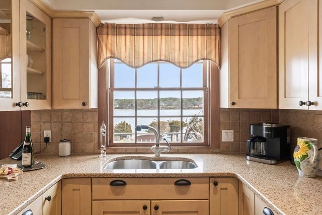 94 Weaver Lane, Tisbury, MA 02568