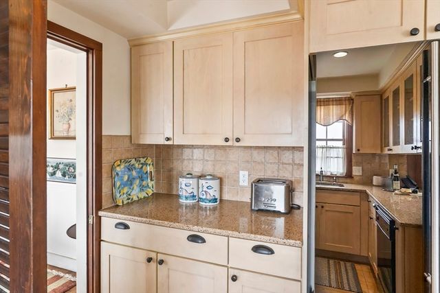 94 Weaver Lane, Tisbury, MA 02568