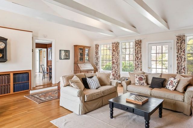 94 Weaver Lane, Tisbury, MA 02568