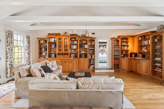 94 Weaver Lane, Tisbury, MA 02568