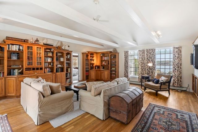 94 Weaver Lane, Tisbury, MA 02568