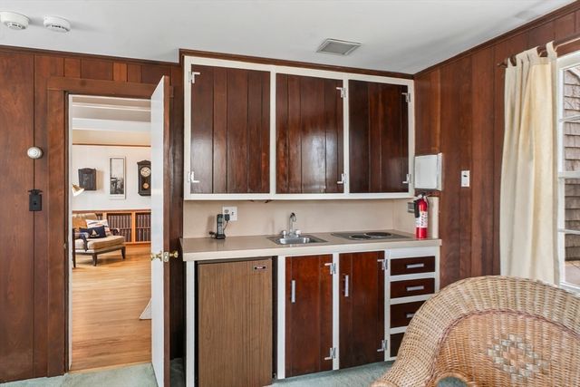 94 Weaver Lane, Tisbury, MA 02568