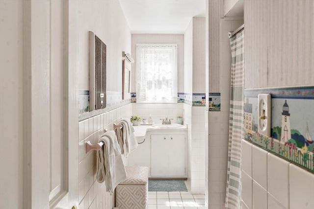 94 Weaver Lane, Tisbury, MA 02568