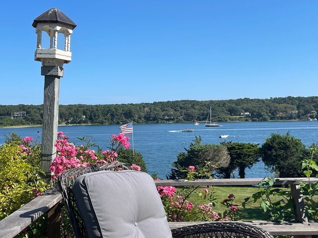 94 Weaver Lane, Tisbury, MA 02568