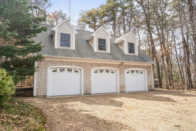 94 Weaver Lane, Tisbury, MA 02568
