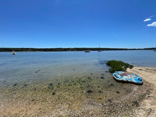 94 Weaver Lane, Tisbury, MA 02568