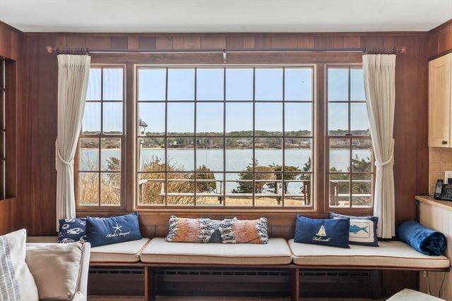 94 Weaver Lane, Tisbury, MA 02568