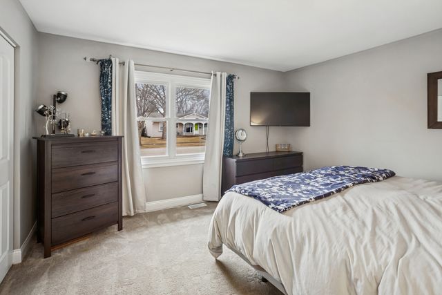 988 Cooper Court, Elk Grove Village, IL 60007