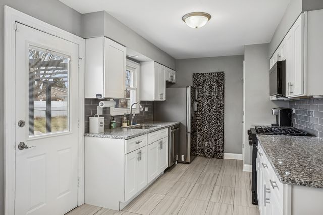 988 Cooper Court, Elk Grove Village, IL 60007