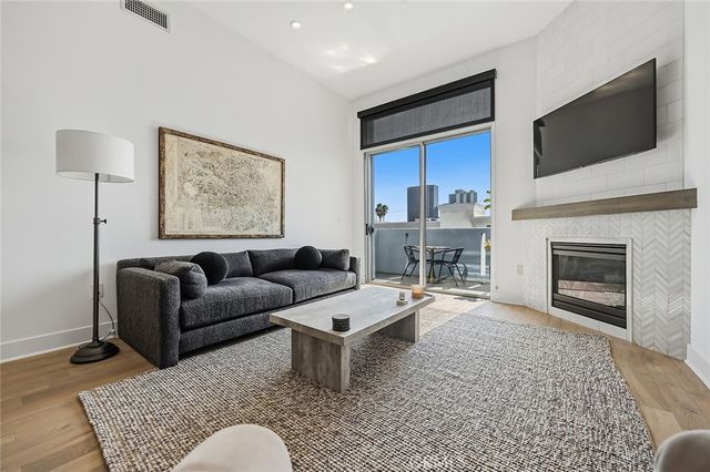 900 S Westgate PH4, Los Angeles, CA 90049