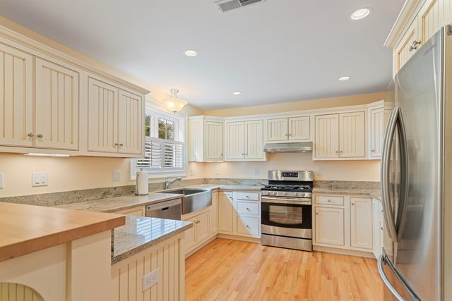 5 Fellows Avenue, Hampton, NH 03842