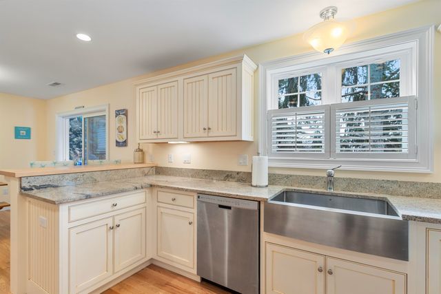 5 Fellows Avenue, Hampton, NH 03842