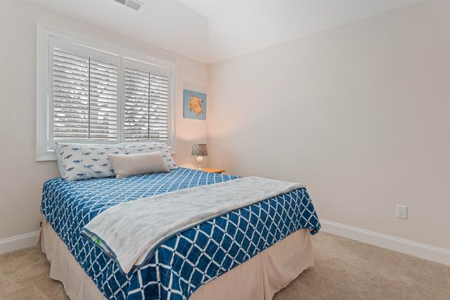 5 Fellows Avenue, Hampton, NH 03842