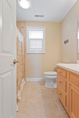 5 Fellows Avenue, Hampton, NH 03842