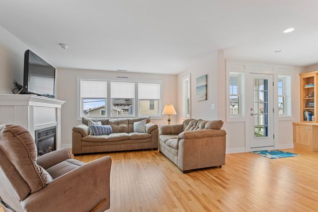 5 Fellows Avenue, Hampton, NH 03842