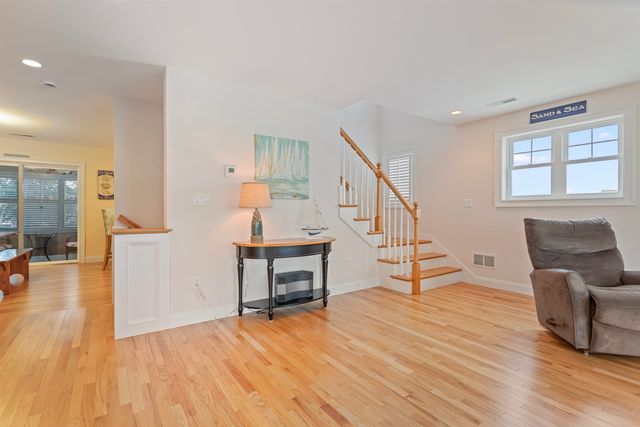 5 Fellows Avenue, Hampton, NH 03842