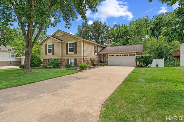 61 Crescent Hills Drive, St Peters, MO 63376