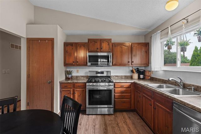 61 Crescent Hills Drive, St Peters, MO 63376
