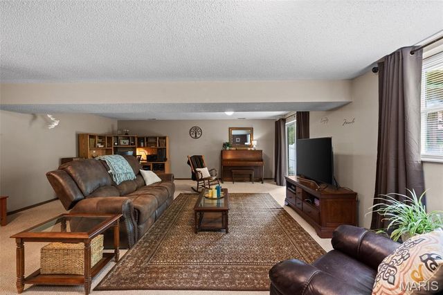 61 Crescent Hills Drive, St Peters, MO 63376